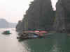 halong_houses.jpg (59741 bytes)